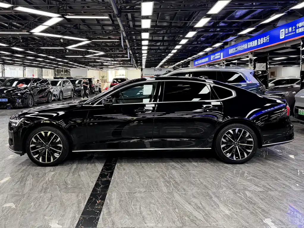 Volvo S90 2026 B5 Luxury