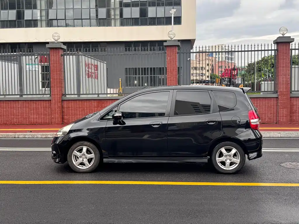 Honda Fit — миниатюра 7