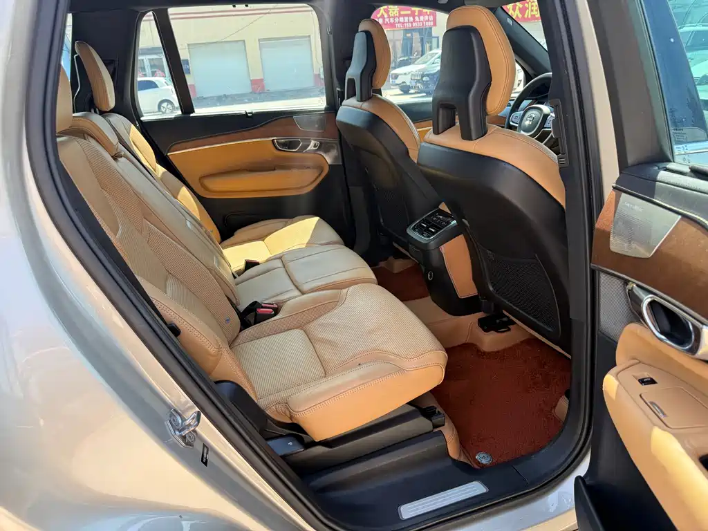 Volvo XC90 — миниатюра 9
