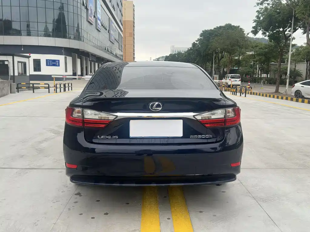 Lexus ES 2015 300h Comfort