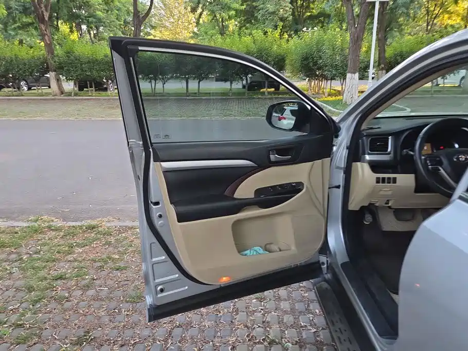 Toyota Highlander — миниатюра 7