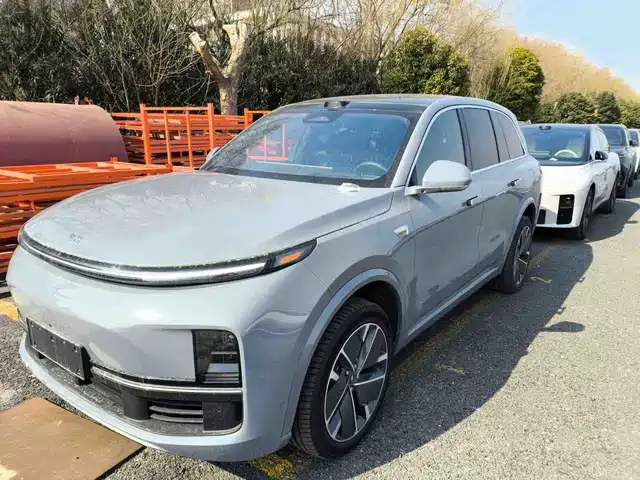 Li Auto IDEAL L8 2025