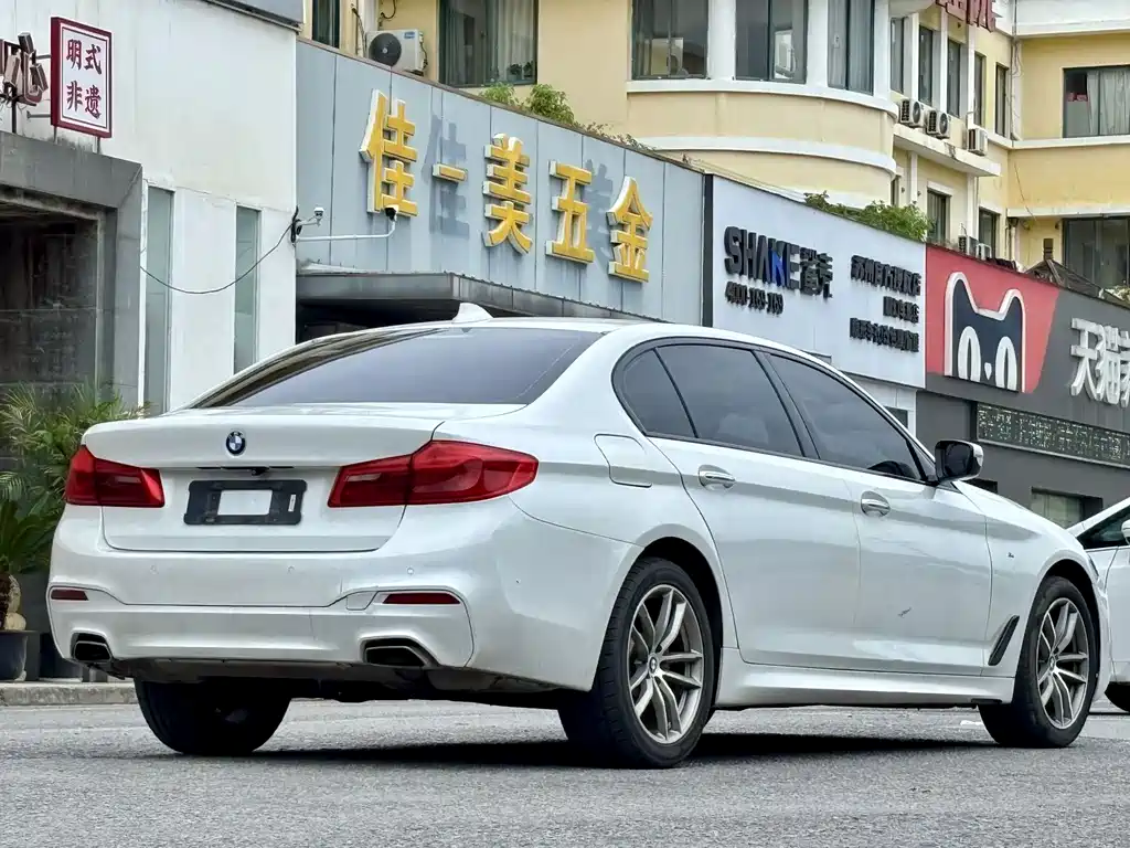 BMW 5 Series — миниатюра 6