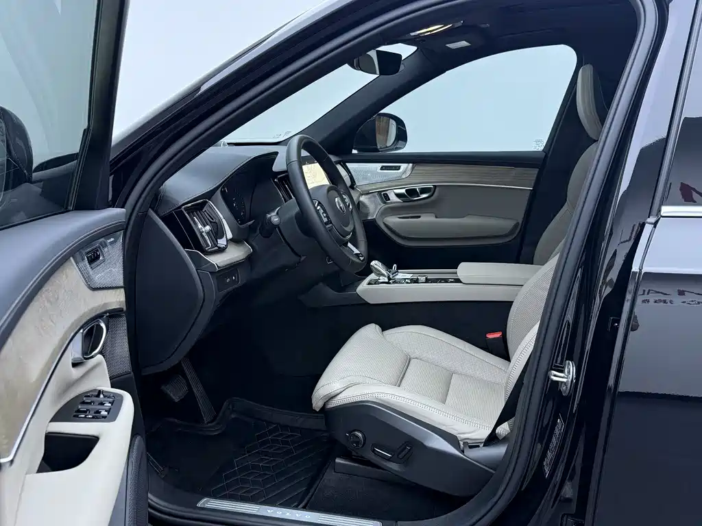 Volvo XC90 PHEV — миниатюра 14