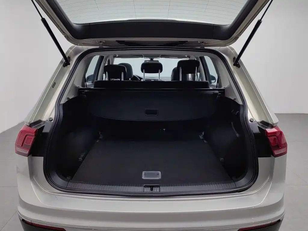 Volkswagen Tiguan L — миниатюра 16
