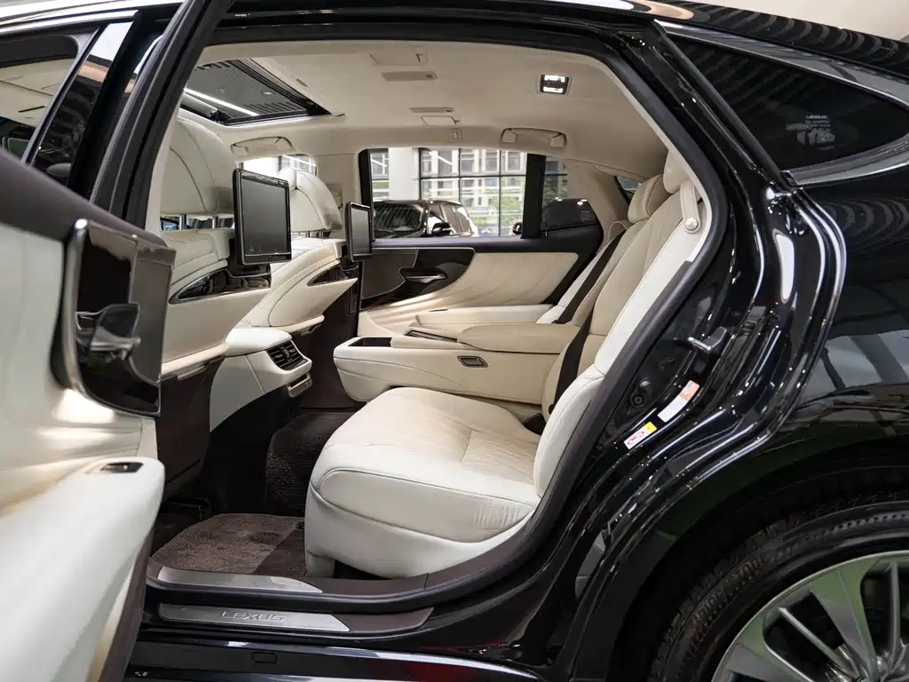 Lexus LS — миниатюра 10
