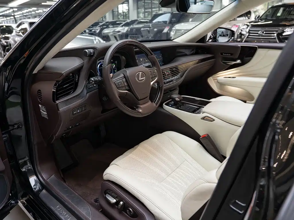 Lexus LS — миниатюра 9