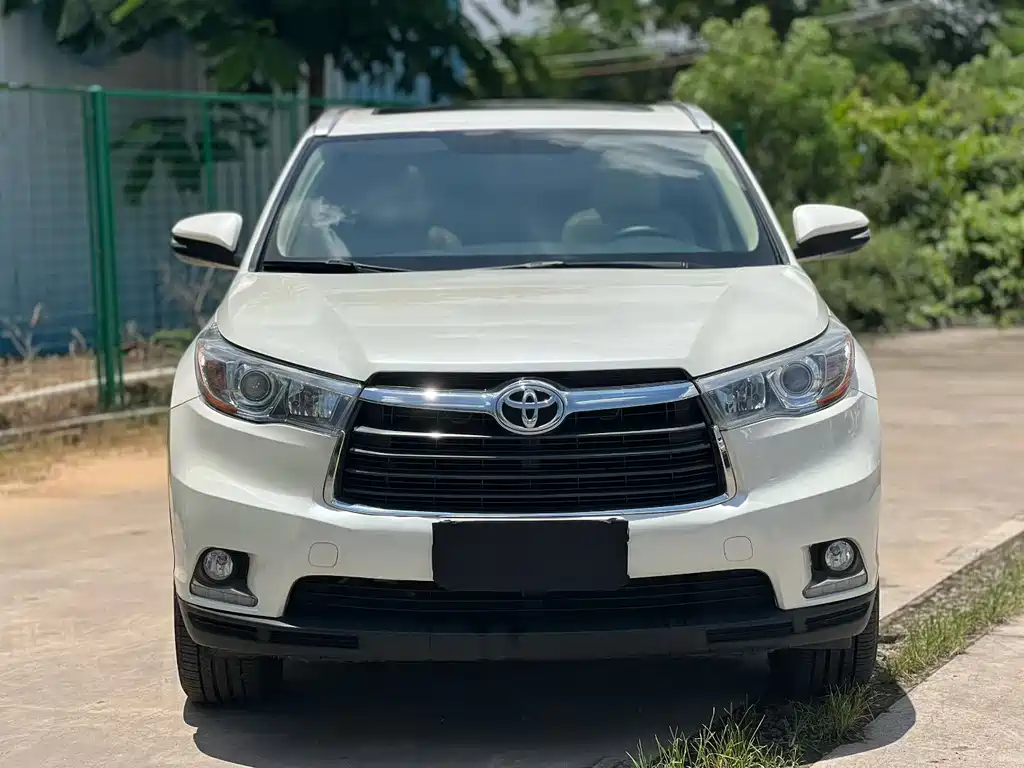Toyota Highlander 2015 2.0T Luxury 7 мест