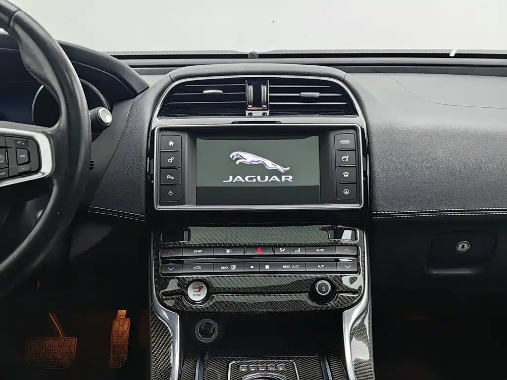 Jaguar XE — миниатюра 12