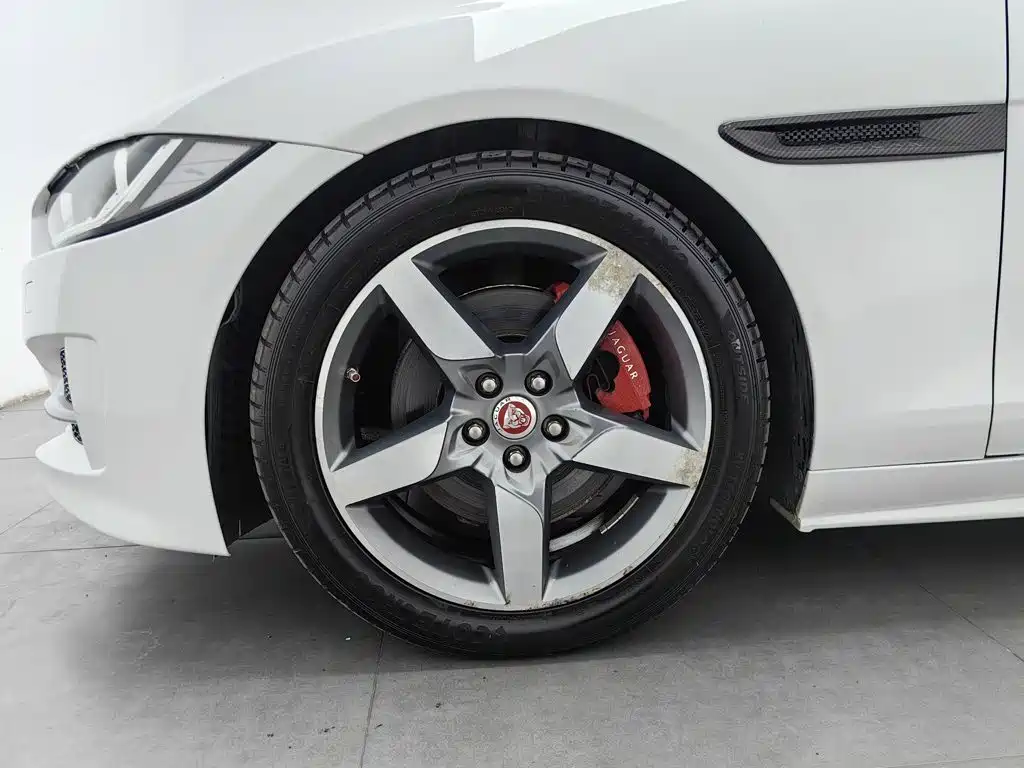 Jaguar XE — миниатюра 17