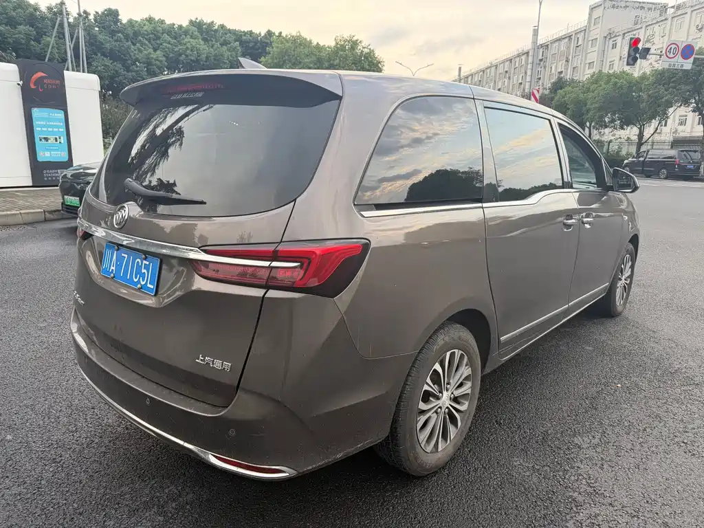 Buick GL8 — миниатюра 6