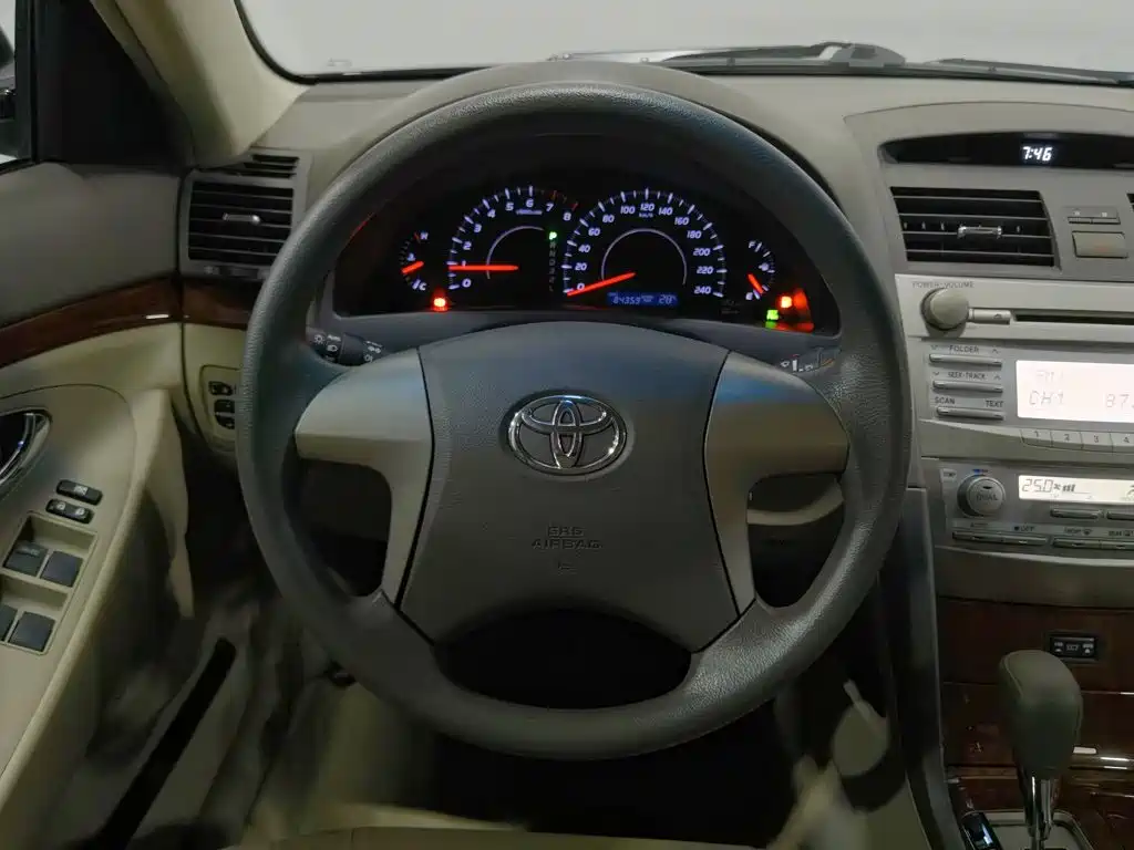 Toyota Camry — миниатюра 11