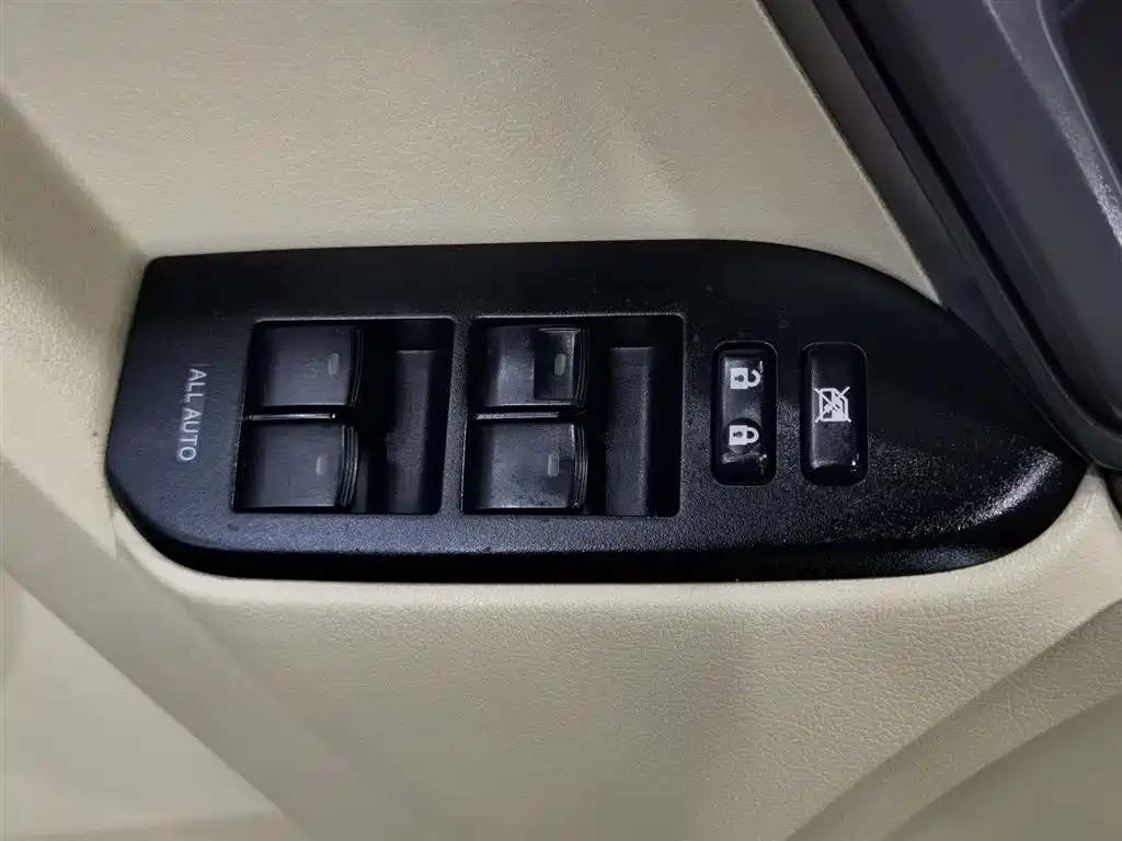 Toyota Land Cruiser Prado 2016 2.7L AT Luxury
