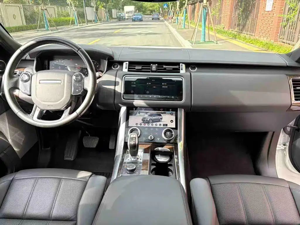 Land Rover Sport PHEV — миниатюра 14