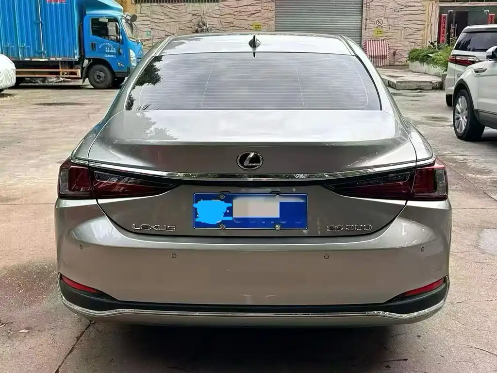 Lexus ES — миниатюра 8