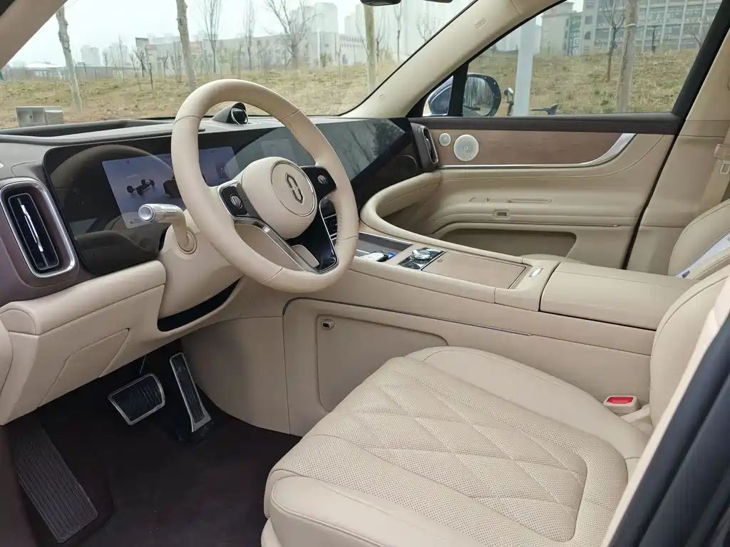 AITO ASK THE WORLD M9