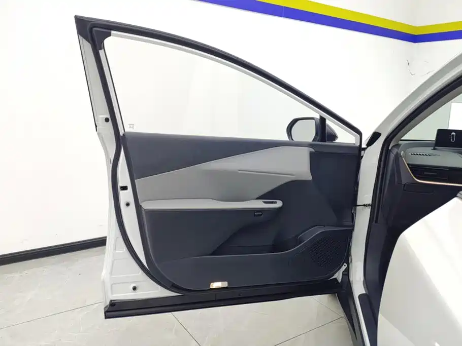 Toyota bZ3 — миниатюра 7