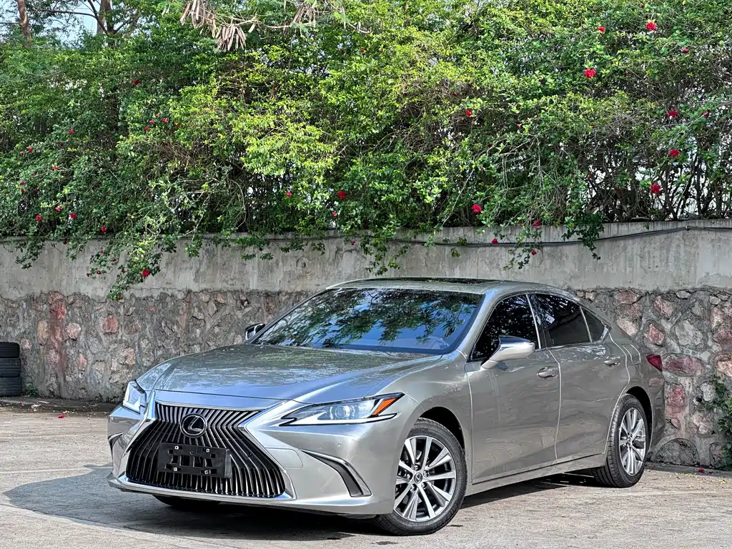 Lexus ES 2021