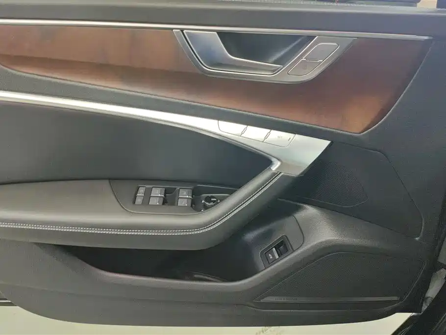Audi A6L 2023 55 TFSI quattro Flagship