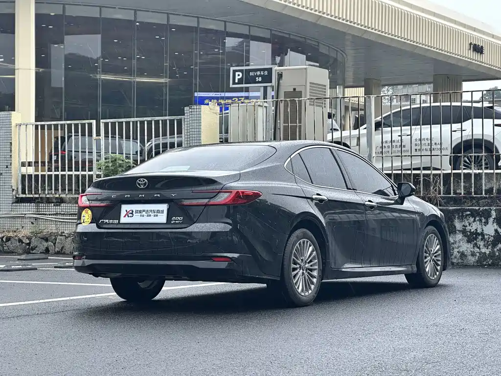 Toyota Camry — миниатюра 14