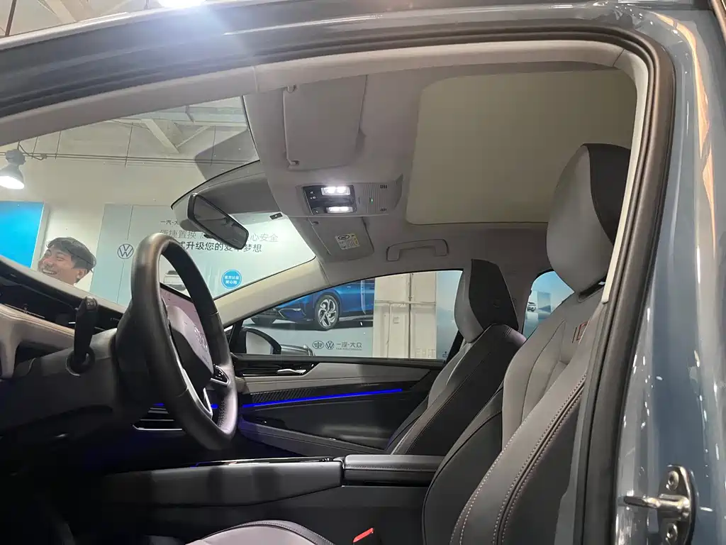 VOLKSWAGEN ID.7 VIZZION