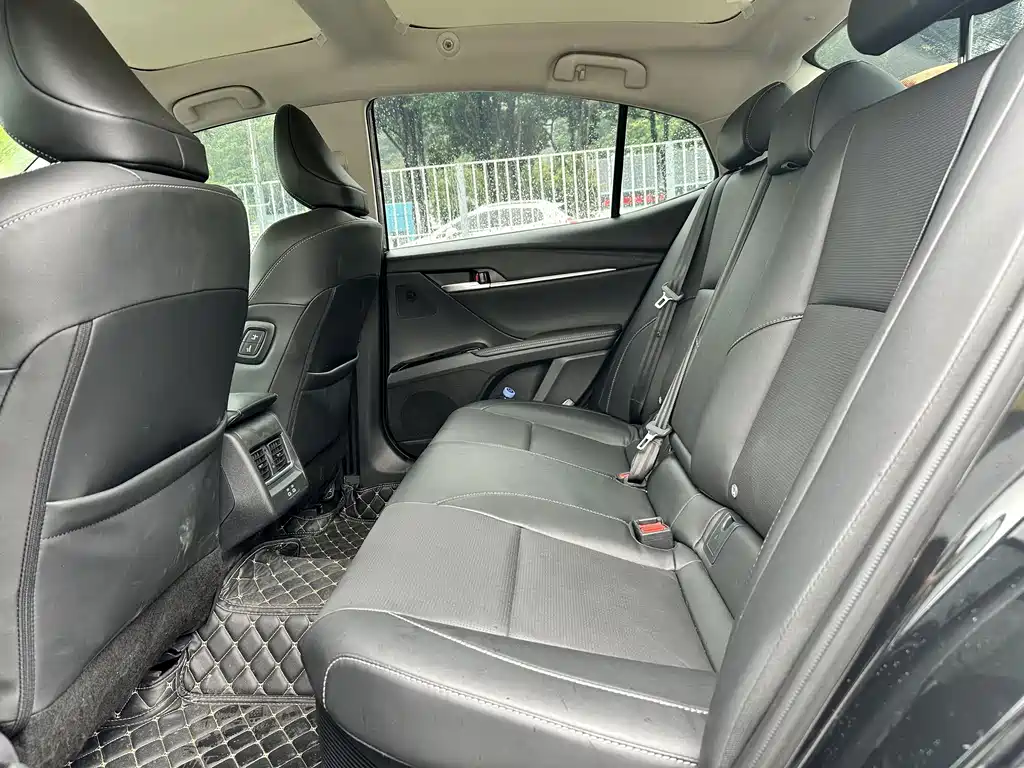 Toyota Camry — миниатюра 13