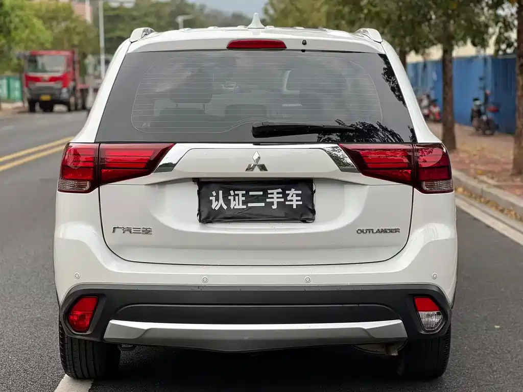 MITSUBISHI OUTLANDER