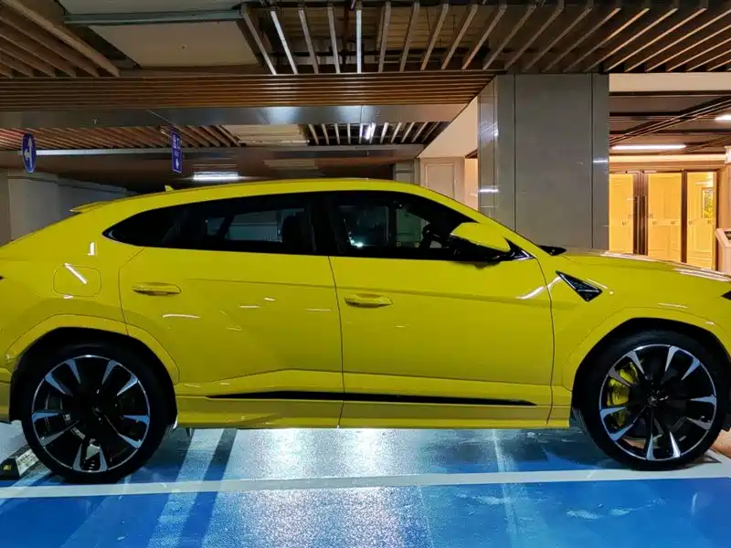 Lamborghini Urus 2021 4.0T V8
