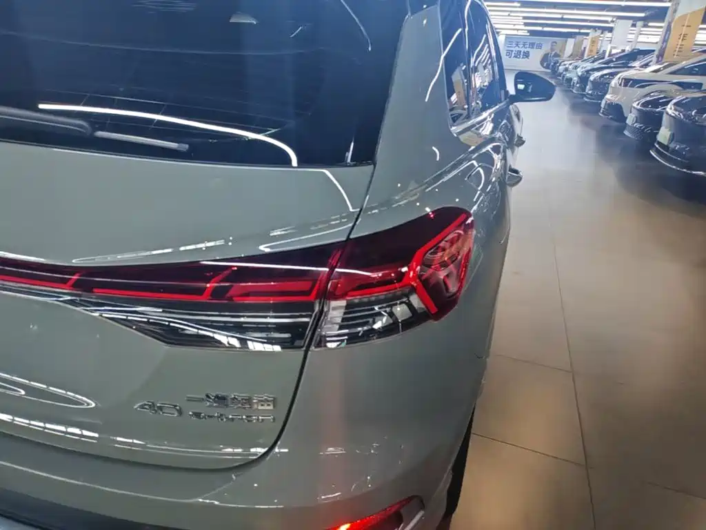 Audi Q4 e-tron — миниатюра 8