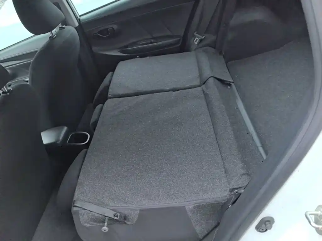 Toyota Yaris L — миниатюра 17