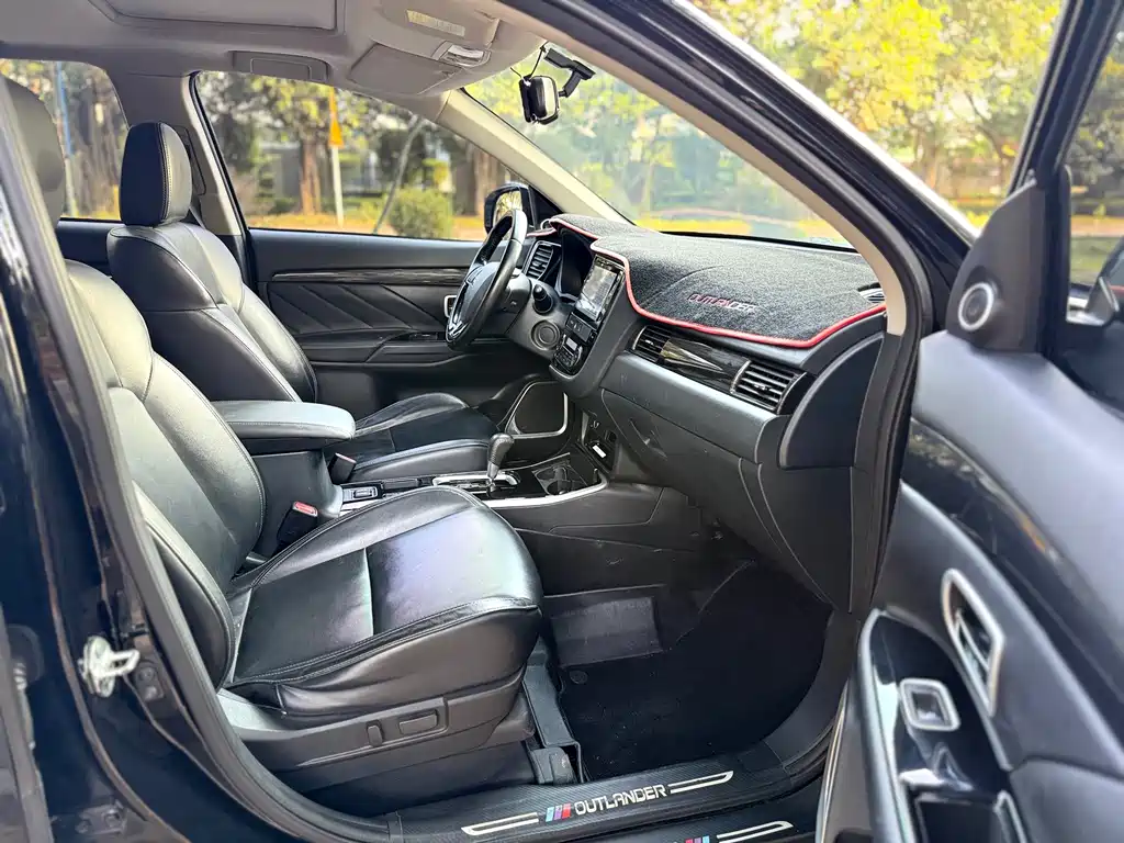 Mitsubishi Outlander — миниатюра 7