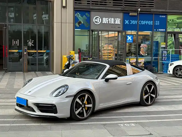 PORSCHE 911