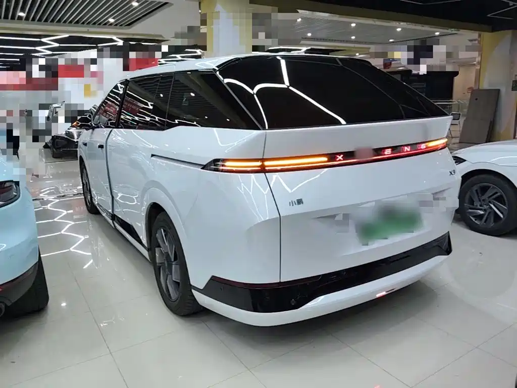 XPeng X9 — миниатюра 5