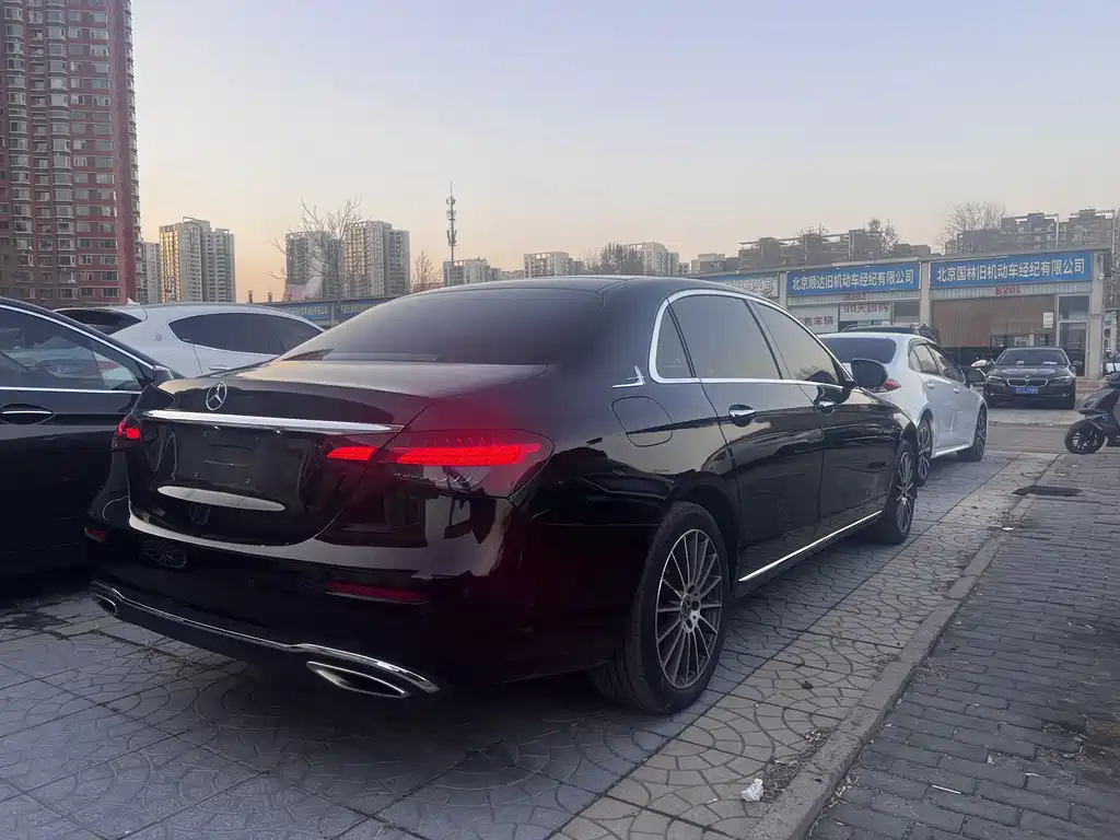 MERCEDES-BENZ E CLASS