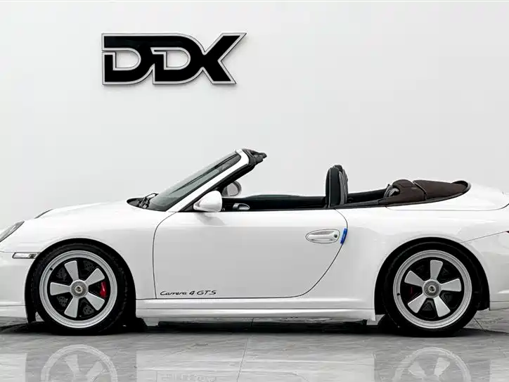 Porsche 911 2011 Carrera 4 GTS 3.8L