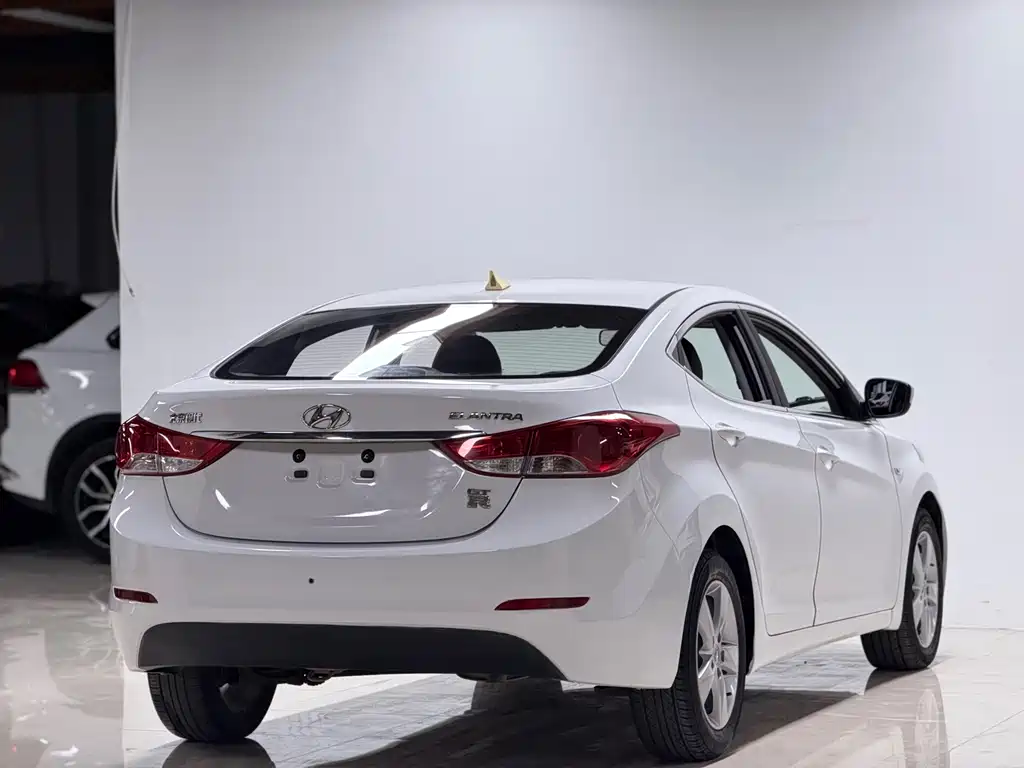 Hyundai Elantra Langdong — миниатюра 4