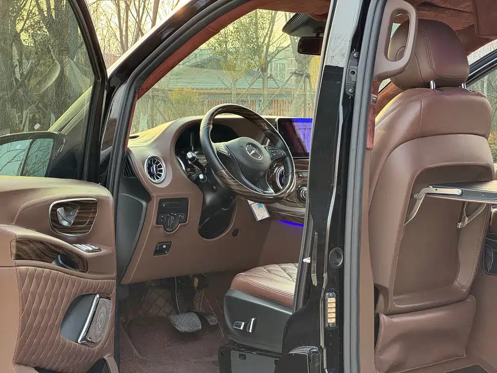 Mercedes-Benz Vito 2021 2.0T 7 мест