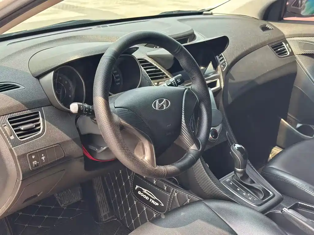Hyundai Elantra 2016 1.6L AT