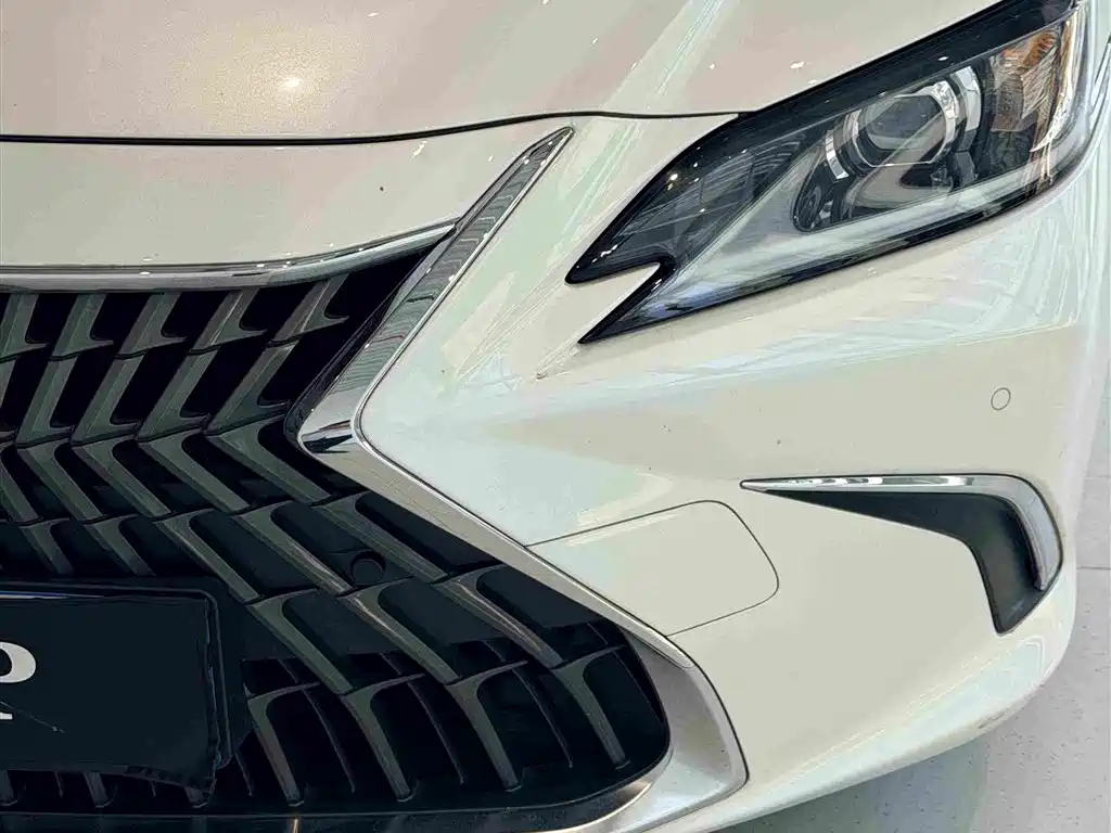 Lexus ES — миниатюра 16
