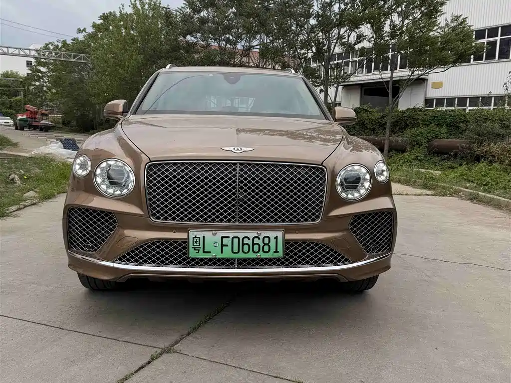 Bentley Bentayga PHEV 2023