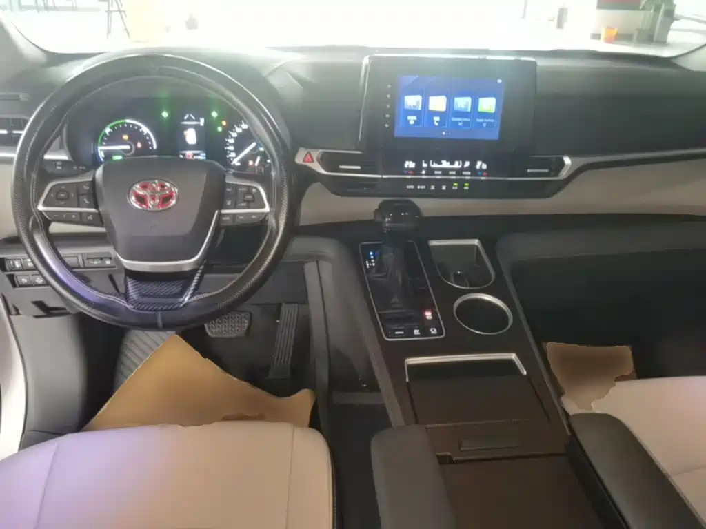 Toyota Sienna — миниатюра 10