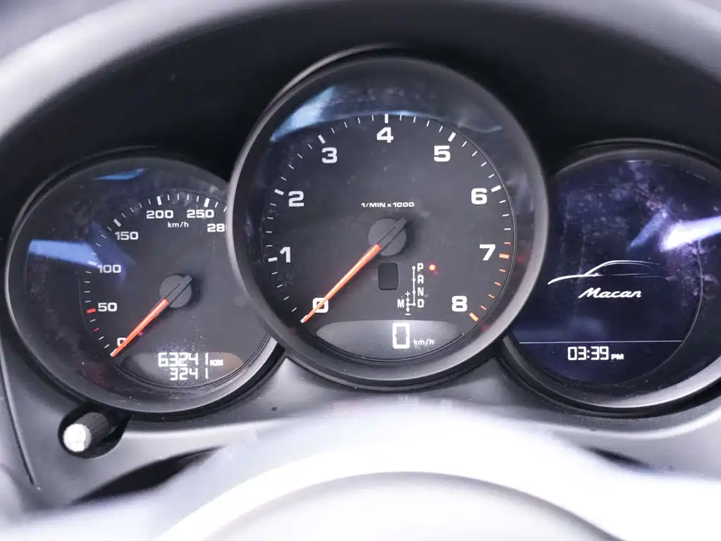 PORSCHE MACAN