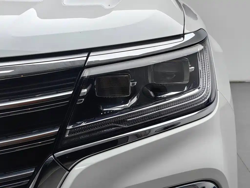 Roewe RX8 — миниатюра 7