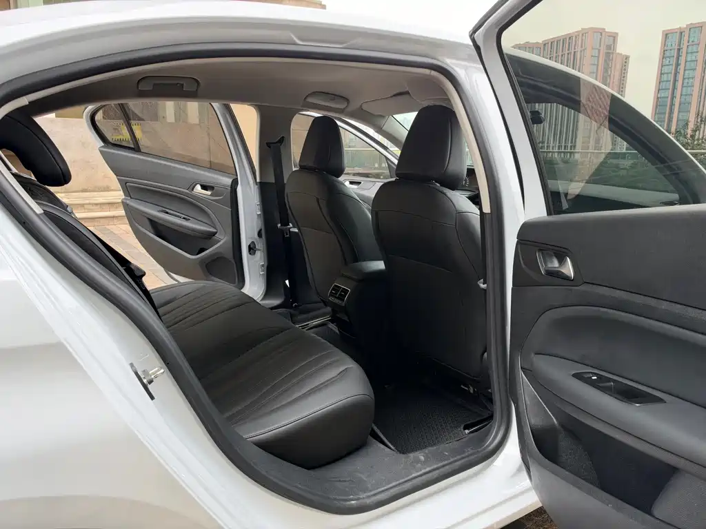 Peugeot 408 — миниатюра 13
