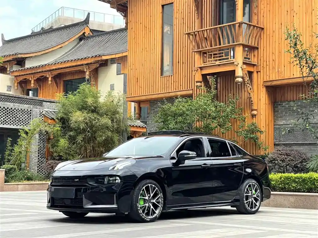 Купить Lynk & Co 03
