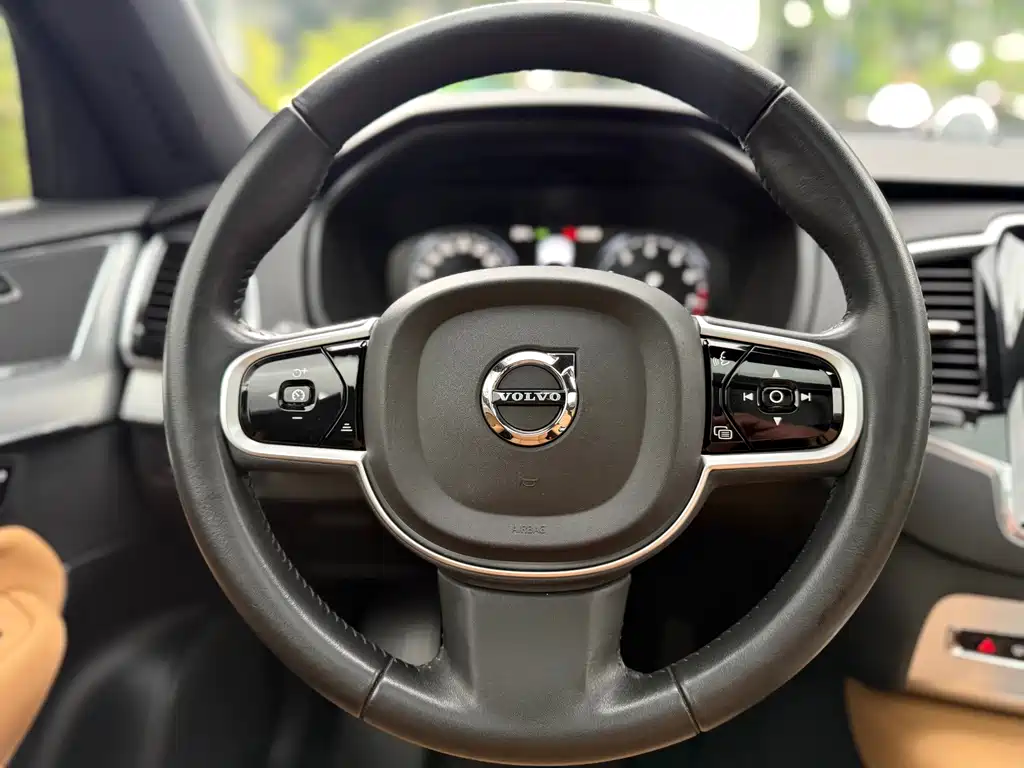 Volvo XC90 — миниатюра 9