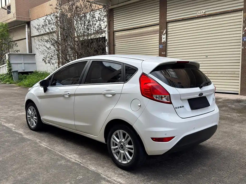 Ford Fiesta Hatchback 1.5L Auto Fashion Type, фото 6