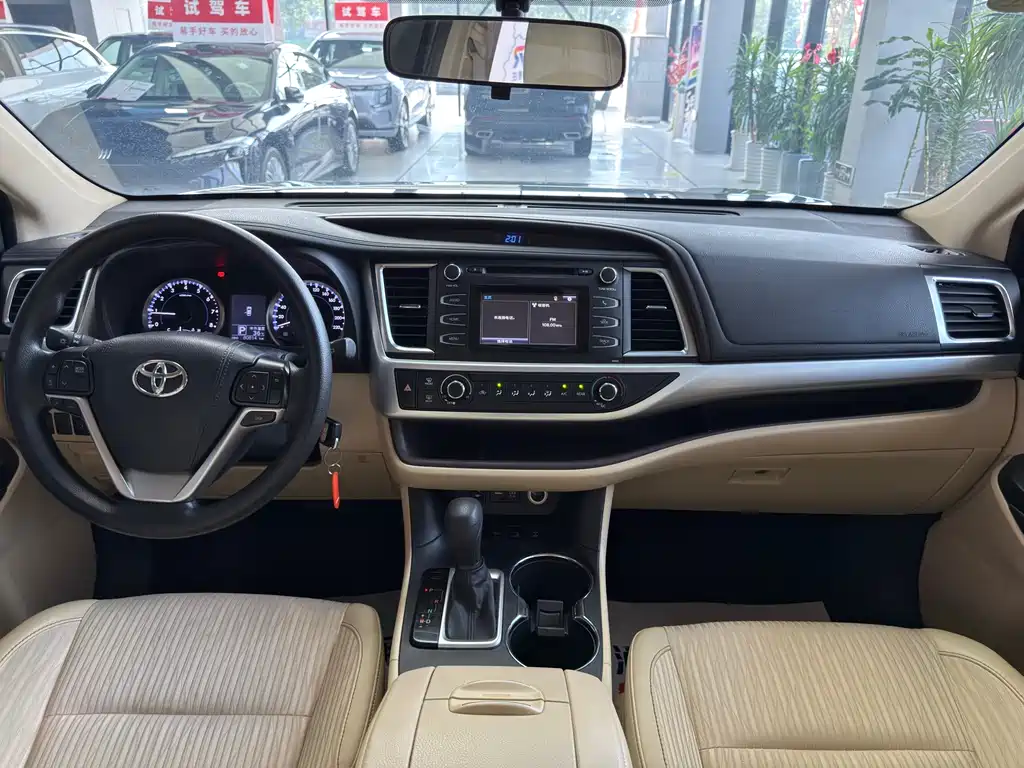 Toyota Highlander 2021 2.0T Elite 7 мест