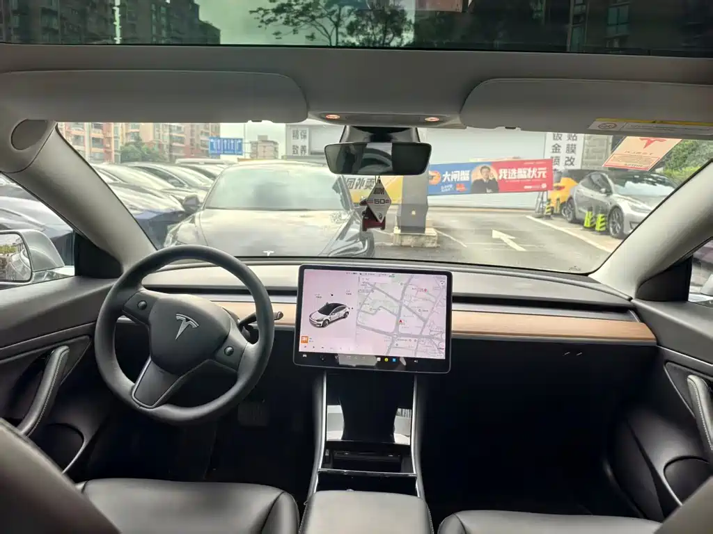 Tesla Model 3 — миниатюра 9