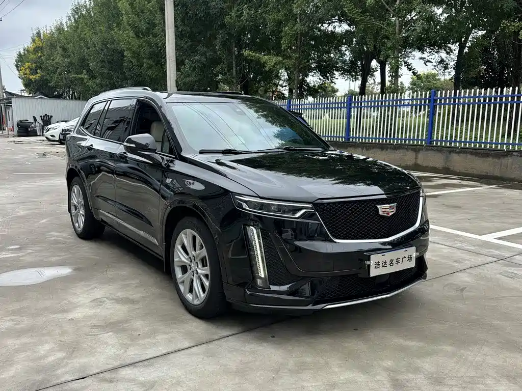 CADILLAC XT6